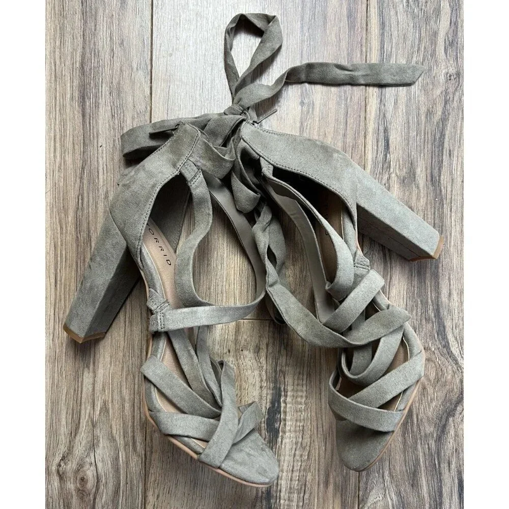 Torrid 4” Dark Taupe Thick Strappy Wrap Heel Size 8.5 Faux Suede Sexy Women’s